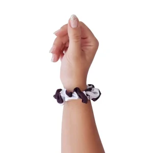 Soulta Scrunchie de Satén Patrón Vaca