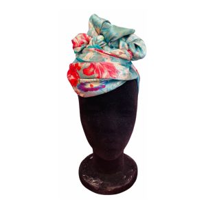Rollup Couture Pañuelo Mediano Crepe – Azul Celeste y Blanco con Flores Rosas